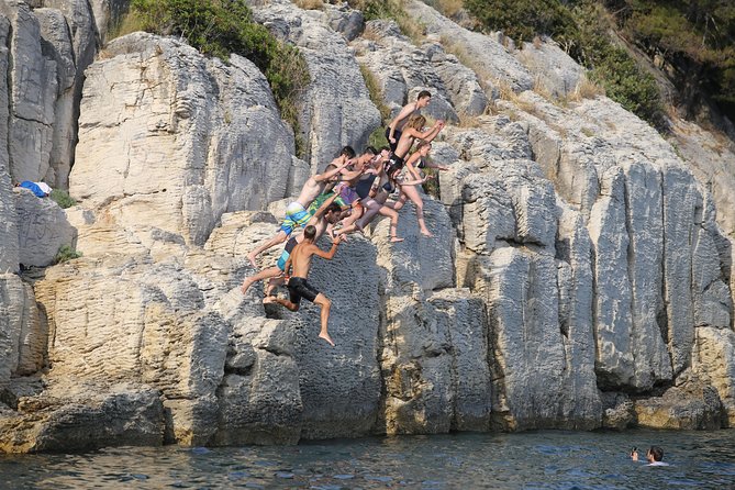 Half-Day Split Sea Kayak Adventure - Guides who make the difference