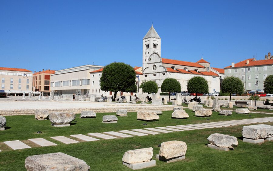 History Walking Group Tour in Old Center of Zadar - Why one hour works in Zadar’s old center