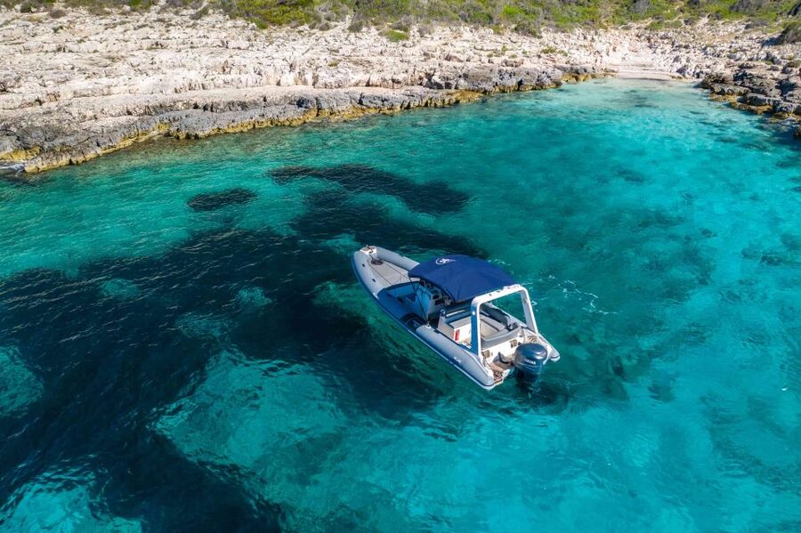 Hvar: Blue Cave, Green Cave & Stiniva Beach Speed Boat Tour - Meeting at Croffers and preparing for the boat