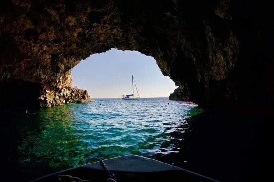 Hvar:Blue & Grenn Cave and Vis Island Private Speedboat Tour - Speedboat comfort, equipment, and physical demands