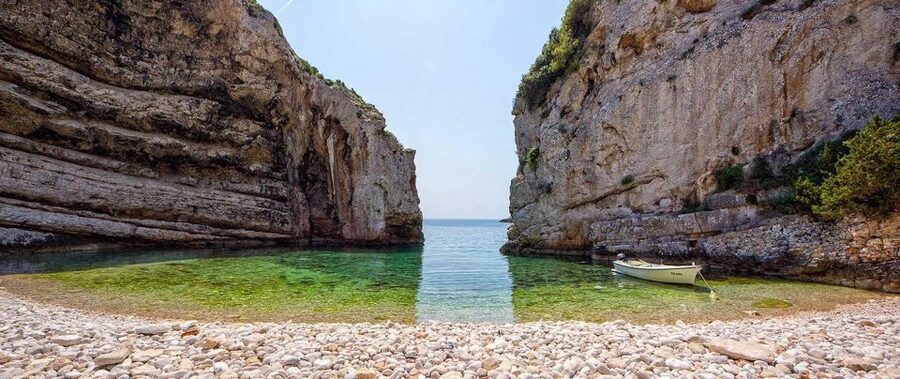 Hvar:Blue & Grenn Cave and Vis Island Private Speedboat Tour - Budikovac Island starts the swimming day