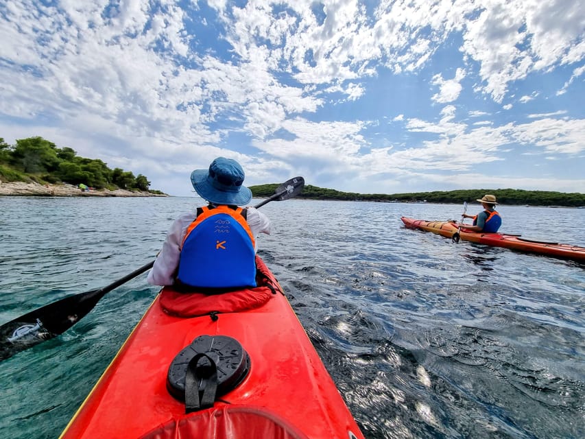 Hvar: Half day kayak tour to Pakleni islands - The 40-Minute Paddle to the Pakleni Islands