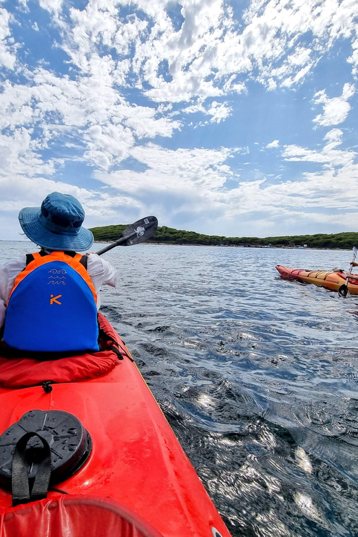 Hvar: Half day kayak tour to Pakleni islands - A Circular Route Back to Križna Harbour