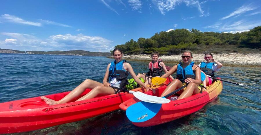 Hvar: Pakleni Islands Self-Guided Kayaking Tour - Choosing between a single and tandem kayak