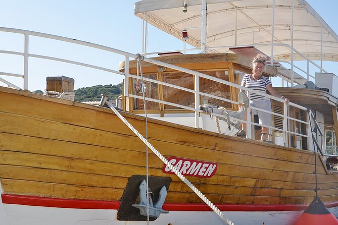 Island Hopping & City Walls Cruise with Food and Open Bar - Lunch, bread, and drinks on the boat
