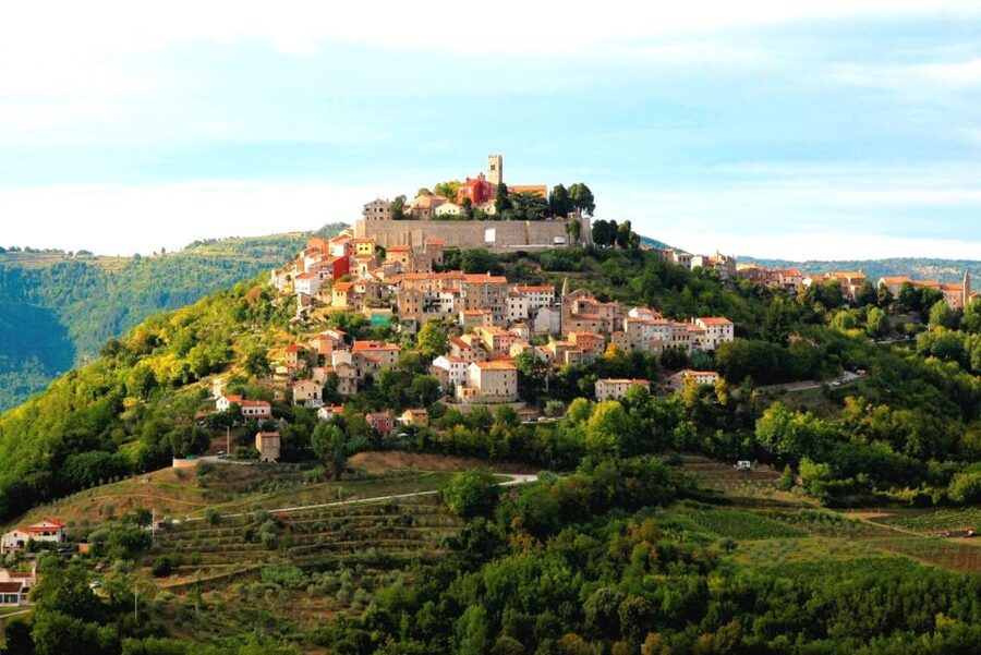 Istria Highlights Tour from Rijeka or Pula - Labin, medieval streets with an artistic side