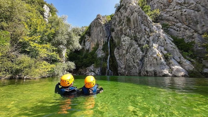 Iz Omisa/Zadvarija: Extremni Canyoning na rijeci Cetini - Three Hours Inside the Cetina Canyon