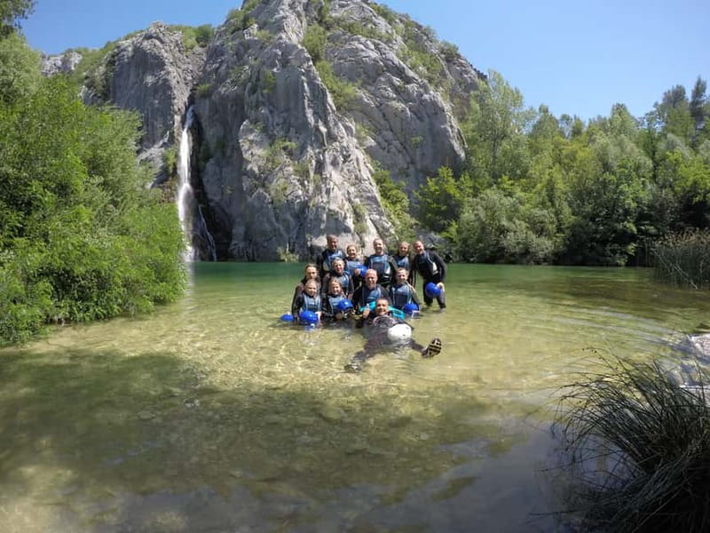Iz Omisa/Zadvarija: Extremni Canyoning na rijeci Cetini - Getting Suited Up in Zadvarje