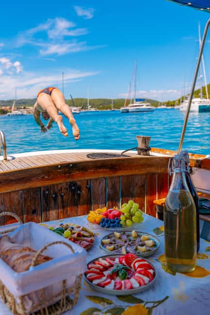 Korčula: Sail Away - tour with traditional craftmanship boat - Practical ways to enjoy the four hours