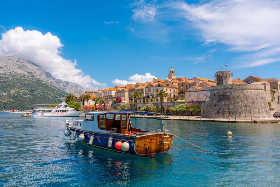 Korčula: Sail Away - tour with traditional craftmanship boat - Gubavac Beach: food on board and more water time