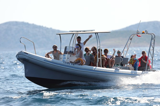 Kornati Private Boat Tour Experience - Prvić Luka for coffee, ice cream, and a final pause