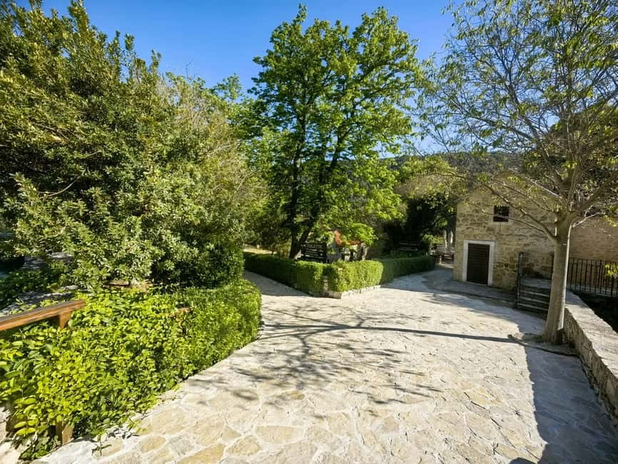 Krka waterfalls tour with lunch from Split - Paying for Krka admission in cash