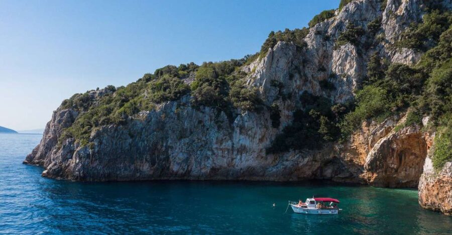 Lovran/Opatija: Swimming on Cres Island with Lunch - Smrdeća Beach and a BBQ lunch on board