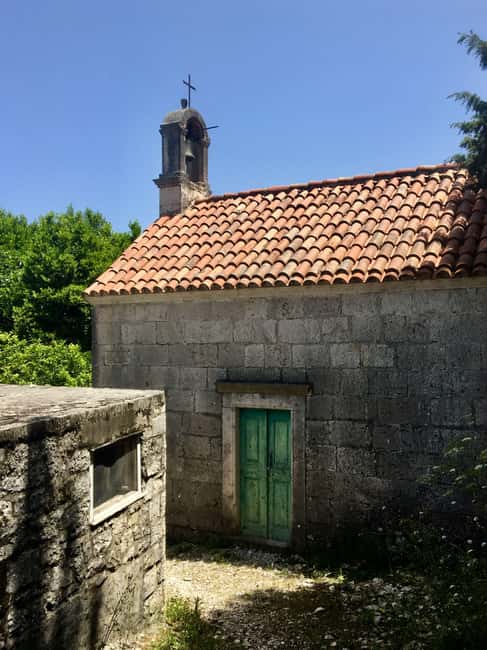 Lumbarda: Half-Day Kayaking and History with Wine delight - GRK wine and Klašun pastries from Korčula