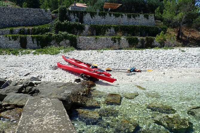Lumbarda-Sunset Kayaking Experience with picnic: Wine and Sweets - Badija, a monastery, and wild deer