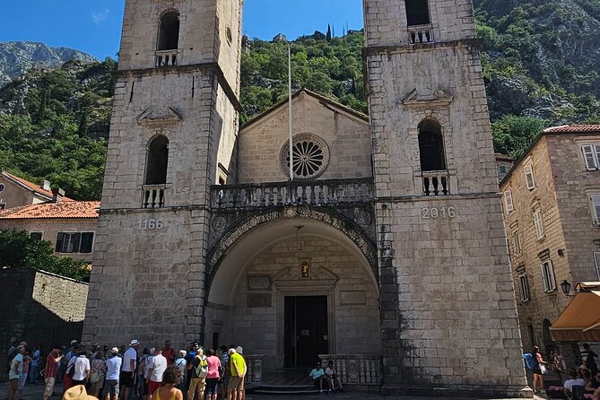 Luxury Day tour to Montenegro - Perast and the boat to Our Lady of the Rocks
