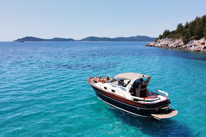 Luxury Elaphite Islands half day Cruise with lunch Apreamare - Service, atmosphere, and the human touch