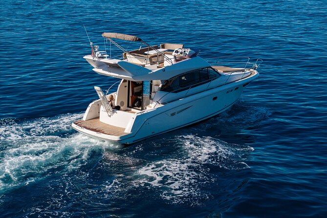 Luxury sunset cruise in Dubrovnik - The boat, crew, and onboard comfort