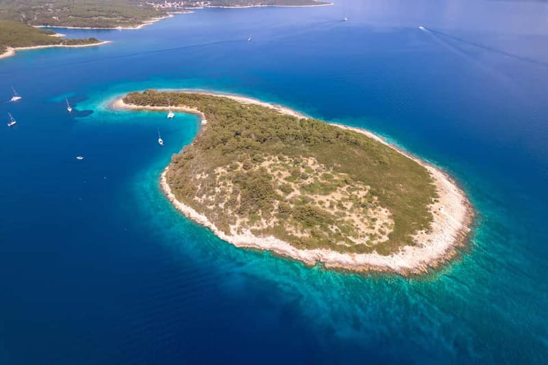 Makarska: 3-island Speedboat Cave & Blue Lagoon Tour - Who should book this speedboat experience?