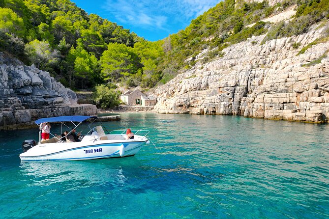 Makarska: 3-Island Speedboat Tour with Cave and Blue Lagoon - How the speedboat affects the experience