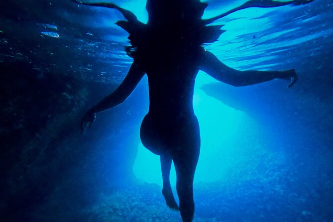 Makarska: 3-Island Speedboat Tour with Cave and Blue Lagoon - Mala Stiniva: swimming, snorkeling, and cliff jumping