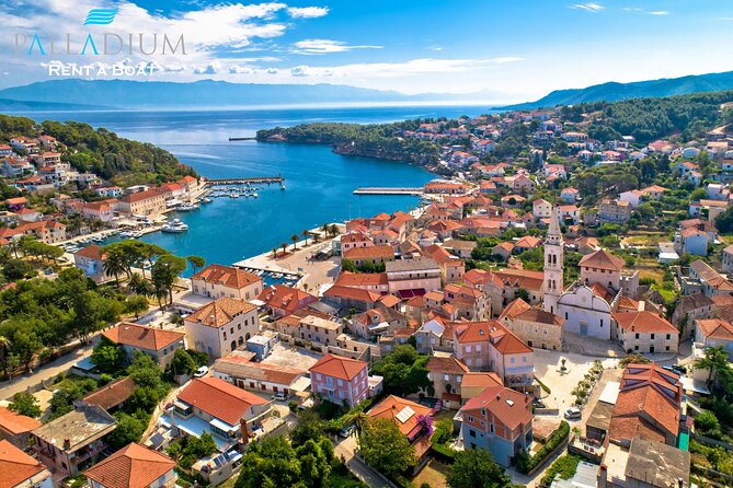 Makarska: 3 Island Speedboat Tour with Little Blue Cave & Lagoon - Žirje Beach on Brač closes the route