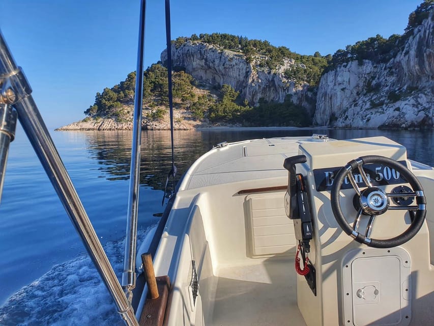 Makarska: Discover coastal area with Betina 500 - Finding swimming coves by boat