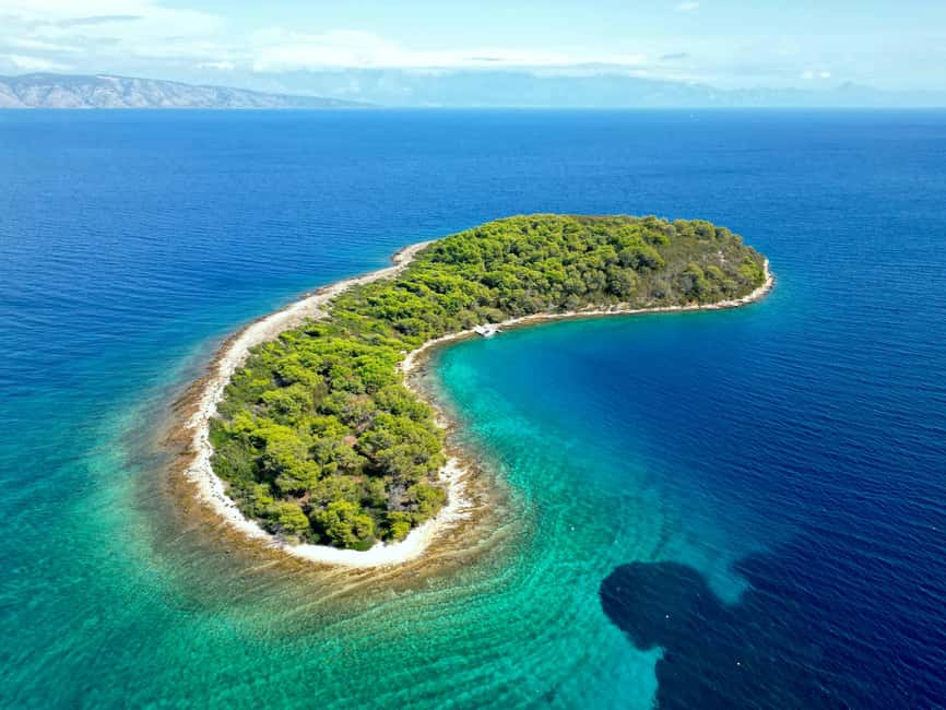 Makarska: Golden Horn Beach & Secluded Bays Speedboat Tour - A first short swim near Bol