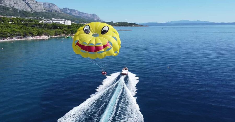 Makarska: Parasailing Experience - MPL Nautika - The first lift above the Adriatic