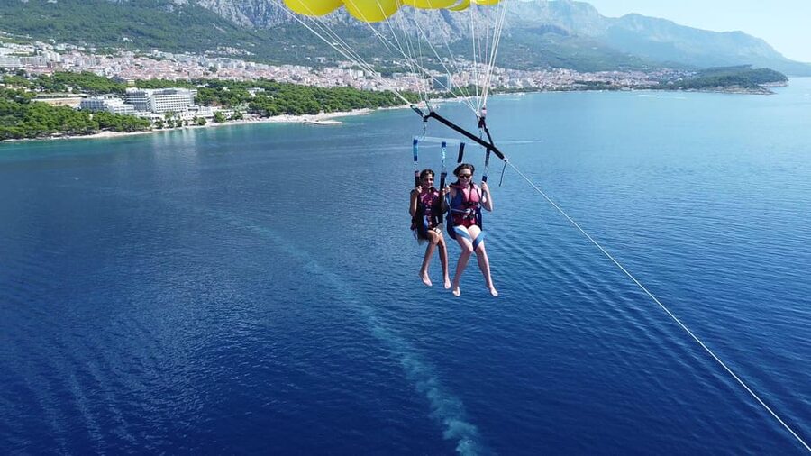 Makarska: Parasailing Experience - MPL Nautika - Coming back down to the boat