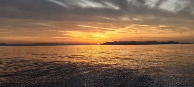 Makarska: Speedboat Sunset Tour to hidden bay on island Brač - Should You Book the Puntica Bay Sunset Tour?