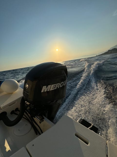Makarska: Sunset private boat tour from Makarska - The offshore sunset photo stop