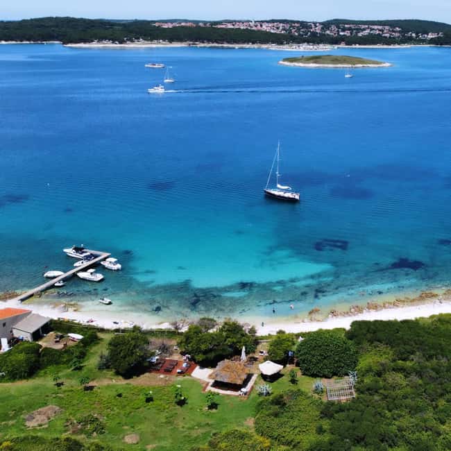 Medulin: Boat Cruise to Kamenjak/Ceja with Lunch and Drinks - Entering the underwater cave