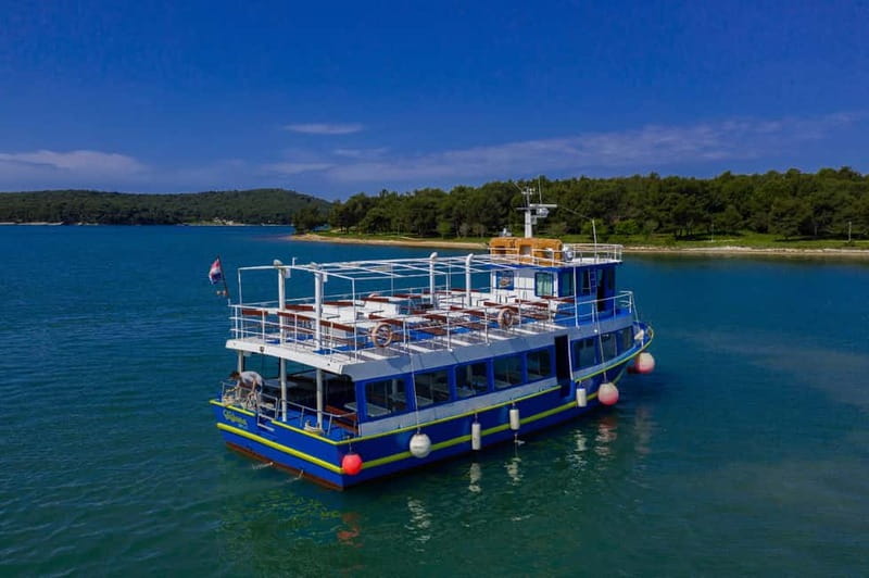 Medulin: Full-Day Boat Tour of the Archipelago w/ Lunch - Passing Porer Lighthouse and the archipelago