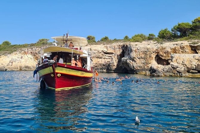 Medulin -Kamenjak 5h boat trip with lunch & drinks on Sandra Boat - Passing Porer lighthouse with a short history lesson
