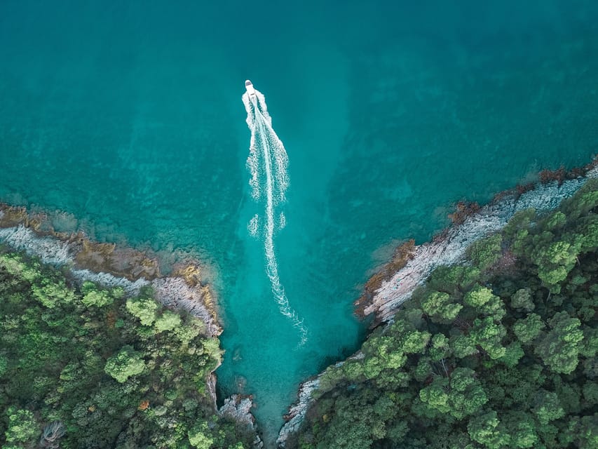 Medulin: Morning on Speedboat with Cave & Island Snorkeling - The islet with dinosaur footprints
