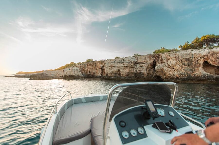 Medulin: Morning on Speedboat with Cave & Island Snorkeling - Porer lighthouse and the open Adriatic view