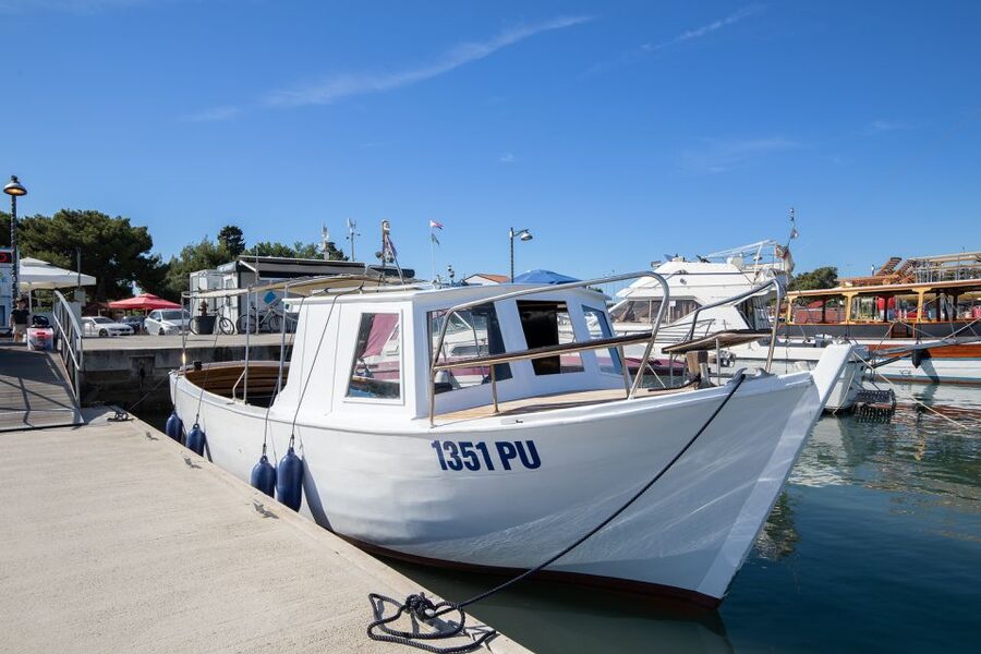 Medulin: Private Boat Tour with Captain - Porer Lighthouse, Fenoliga, and the smaller islands