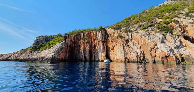 Milna: Boat Trip to Bol and The Hidden Bays of Brac island - Lunch at a traditional seaside restaurant