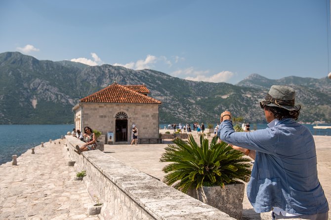 Montenegro: Bay of Kotor Day Trip from Dubrovnik English -Español - Perast and the boat to Our Lady of the Rocks