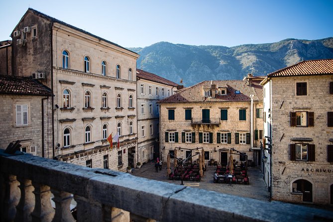 Montenegro Full-Day Trip from Dubrovnik with Optional Boat Trip - Small group or large group?