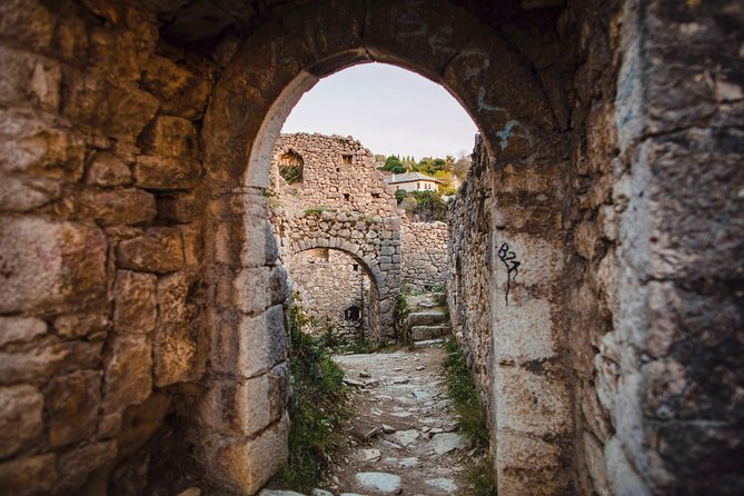Mostar and Medjugorje Day Trip from Dubrovnik - Guides, Vehicles, and the Human Factor