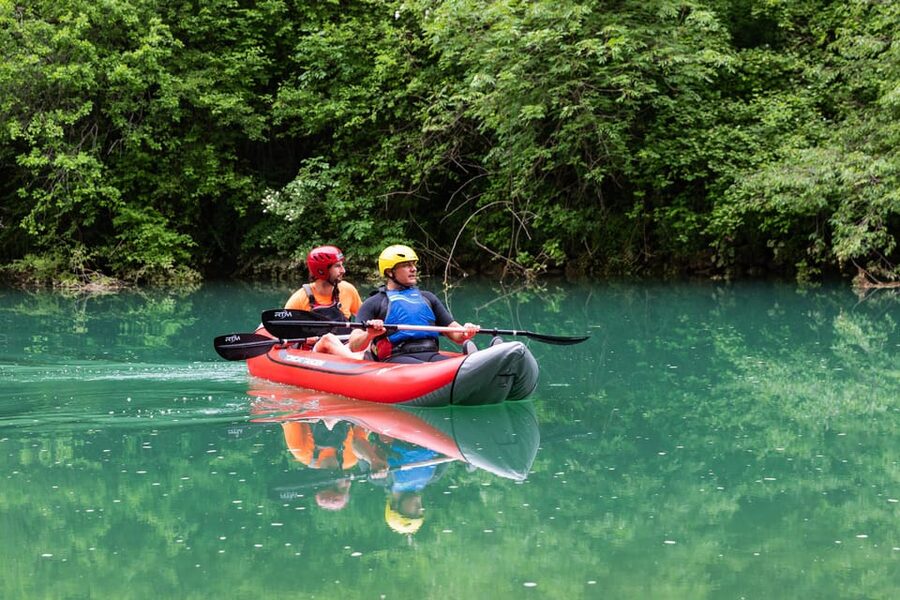 Mrežnica Waterfalls Kayaking | Slunj - Rastoke - Plitvice - The first hour follows the upper six kilometers