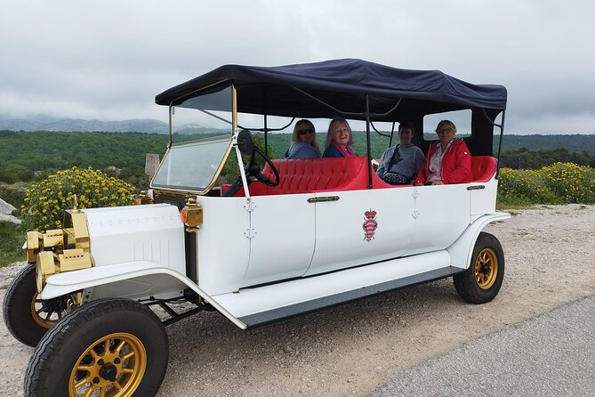 OLD CAR DUBROVNIK private sightseeing tour - War memorial and a little Croatian context