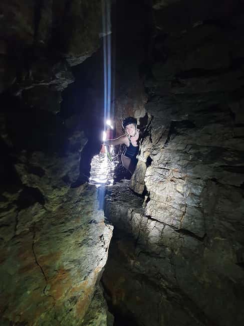 Opatija: Cliffs and caves kayak adventure - Entering Grotta del Diavolo on foot