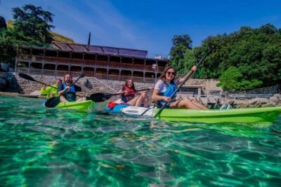 Explore kayak adventure