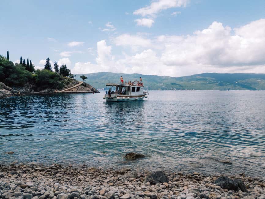 Opatija: Private Cres Island Boat Tour - Drinks, fruit, and the cold platter onboard