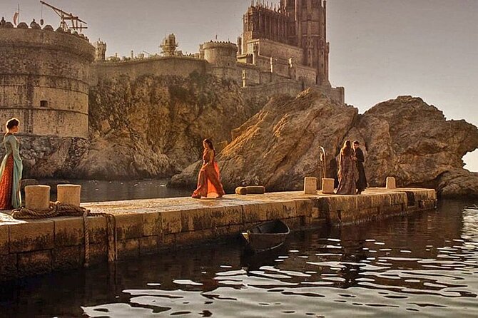 Panorama of the old town ( sunset, game of thrones locations) - A one-hour route with one clear purpose