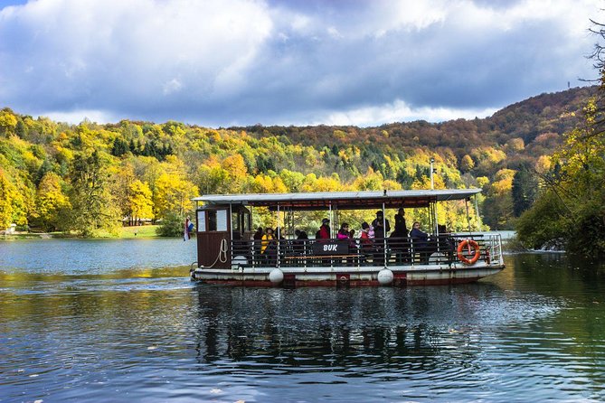 Plitvice Lakes 3,5h tour with panoramic boat ride - Walking from the Lower Lakes to Big Waterfall