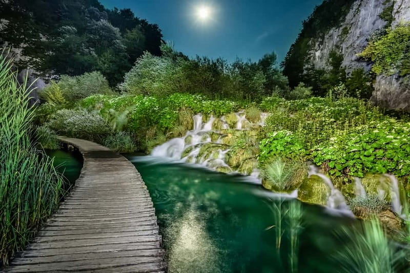Plitvice Lakes: Guided Walking Tour with Train and Boat Ride - Beginning at Entrance 1
